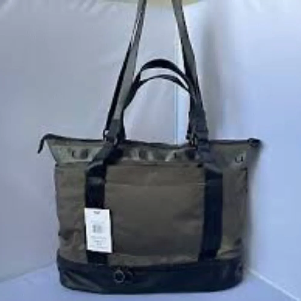 NWT Bugatti Green and Black Duffel Bag with Sturdy Design